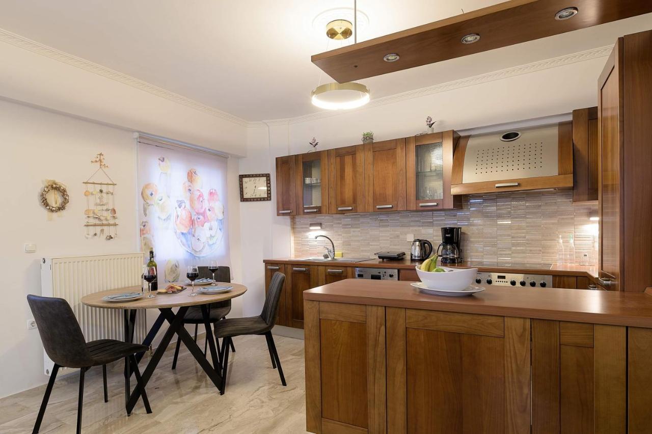 Spyros Perigiali Apartment *