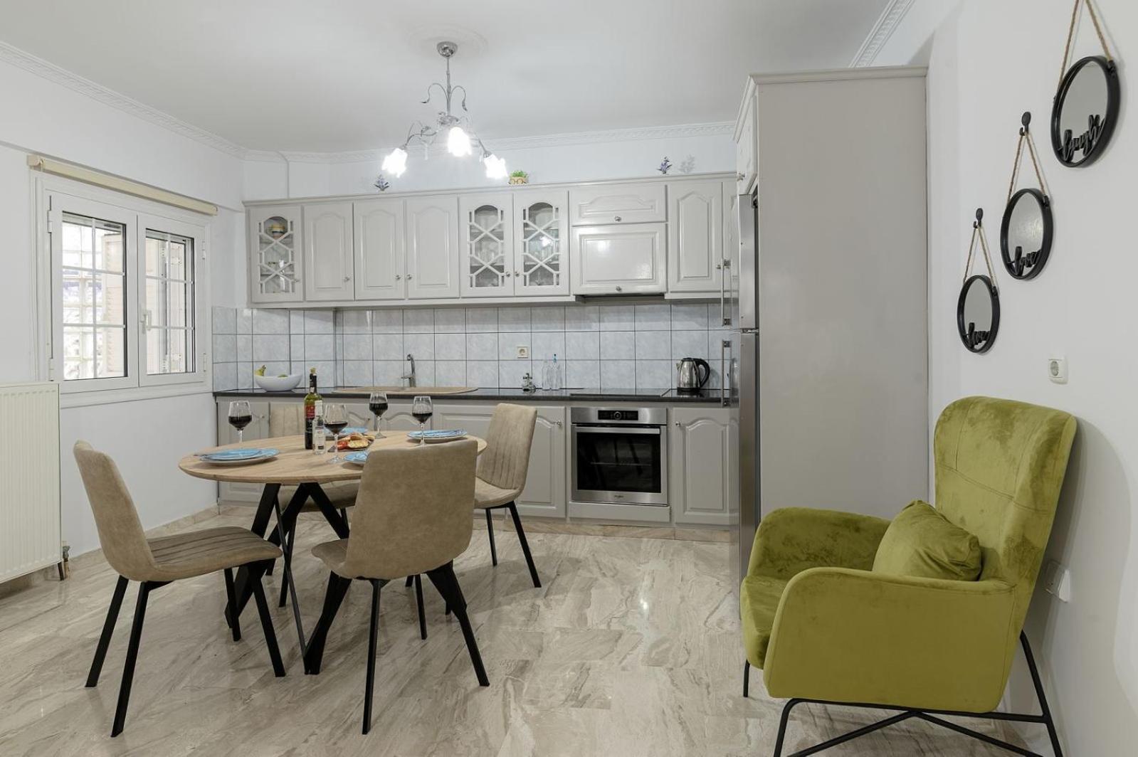 Spyros Perigiali Apartment